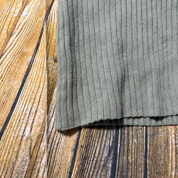 NWT Abercrombie & Fitch Sage Green Ribbed Stretch Pull On Skirt - Picture 2 of 5